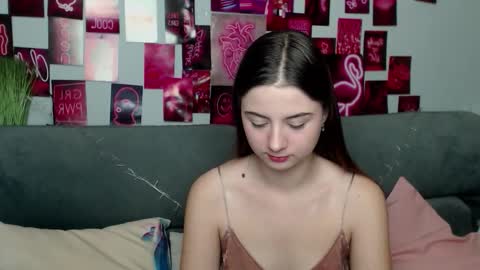 Snapshot of milanaroz chatting on 17, 10, 2025 milanaroz online show from 17, 10, 2025