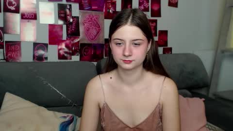 Snapshot of milanaroz chatting on 19, 10, 2025 milanaroz online show from 19, 10, 2025