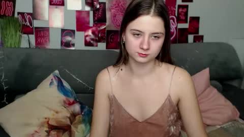 Snapshot of milanaroz chatting on 19, 10, 2025 milanaroz online show from 19, 10, 2025