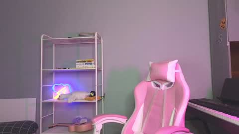 Snapshot of milaslovv chatting on 11, 1, 2025 Mila online show from 11, 1, 2025