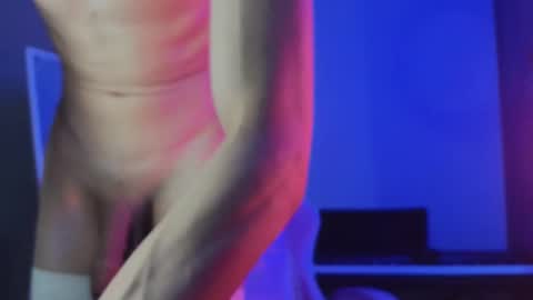 Snapshot of milaslovv chatting on 7, 3, 2025 Mila online show from 7, 3, 2025