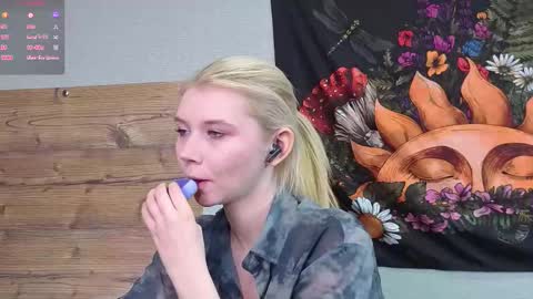 Snapshot of mildredbain chatting on 2, 10, 2025 Mila online show from 2, 10, 2025
