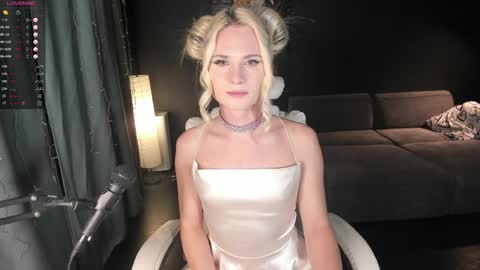 Snapshot of milena_marshmallows chatting on 9, 4, 2026 Milena online show from 9, 4, 2026