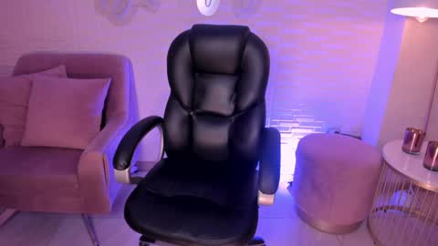 Snapshot of mileycruz_ chatting on 2, 2, 2025 Miley Cruz IG miley model23 online show from 2, 2, 2025