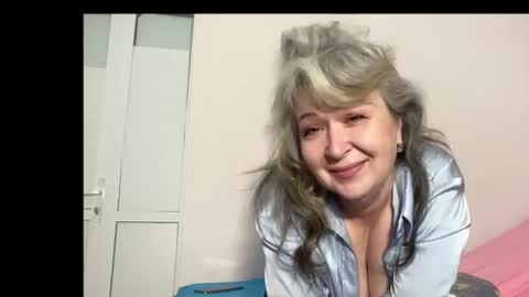 Snapshot of milf_charlotty chatting on 24, 6, 2026 Charlotte online show from 24, 6, 2026