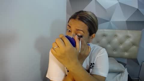 milf_hugeboobs online show from 16, 12, 2025