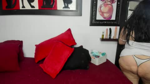 Snapshot of milfhotmature chatting on 25, 5, 2026 laura online show from 25, 5, 2026