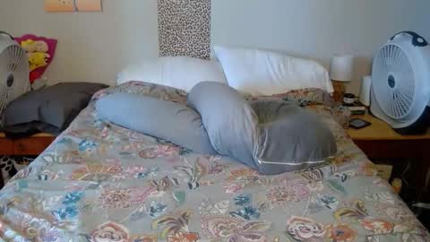 Snapshot of milfmonee chatting on 30, 3, 2026 MILF Monee online show from 30, 3, 2026