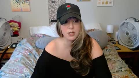 Snapshot of milfmonee chatting on 6, 4, 2026 MILF Monee online show from 6, 4, 2026