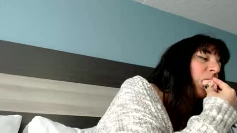 Snapshot of milfmonee chatting on 13, 4, 2026 MILF Monee online show from 13, 4, 2026