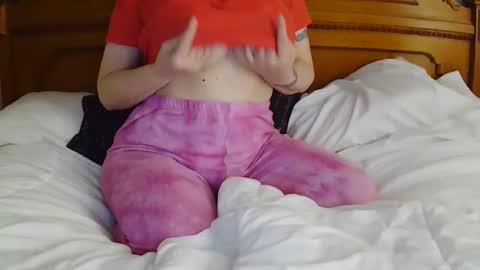 Snapshot of milfytitts chatting on 28, 10, 2025 MilfyTitts online show from 28, 10, 2025