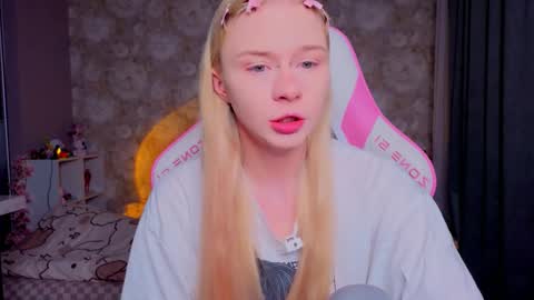 Snapshot of miliameow chatting on 21, 3, 2026 Milia online show from 21, 3, 2026