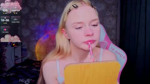 Snapshot of miliameow chatting on 27, 3, 2026 Milia online show from 27, 3, 2026