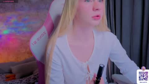 Snapshot of miliameow chatting on 15, 4, 2026 Milia online show from 15, 4, 2026