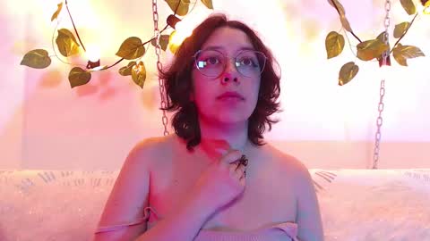 Snapshot of milie_yue chatting on 22, 10, 2025 Millie online show from 22, 10, 2025