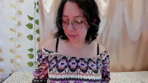 Snapshot of milie_yue chatting on 27, 11, 2025 Millie online show from 27, 11, 2025