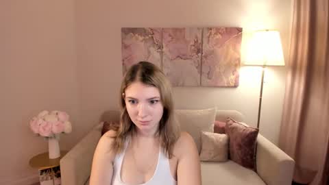 Snapshot of milinafox chatting on 9, 10, 2025 milinafox online show from 9, 10, 2025