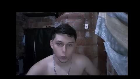 Snapshot of milk_boy25 chatting on 17, 9, 2025 milk_boy25 online show from 17, 9, 2025