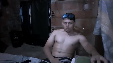 Snapshot of milk_boy25 chatting on 7, 10, 2025 milk_boy25 online show from 7, 10, 2025