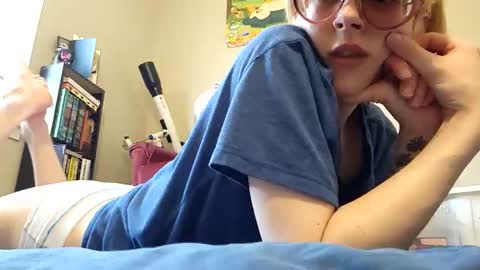 Snapshot of milkandhoneycams chatting on 11, 3, 2026 MilkandHoney online show from 11, 3, 2026