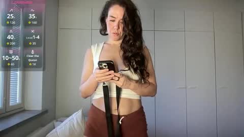 Snapshot of milkandhoneylullabies chatting on 8, 4, 2026 Milk online show from 8, 4, 2026