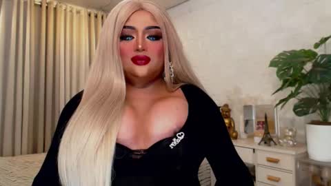 milkshakelavinia online show from 12, 9, 2025