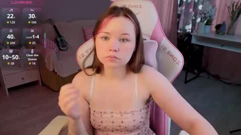 Snapshot of milky_basement chatting on 4, 10, 2025 milky_basement online show from 4, 10, 2025