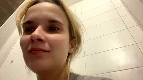 Snapshot of milkybaby269137 chatting on 28, 12, 2024 milkybaby269137 online show from 28, 12, 2024