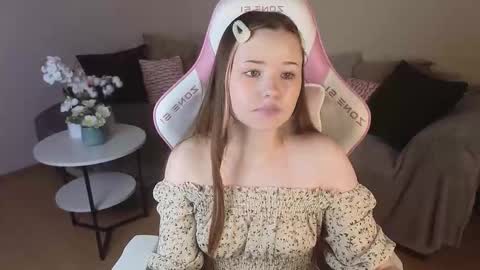 Snapshot of milkyshowproject chatting on 8, 11, 2025 Ula online show from 8, 11, 2025