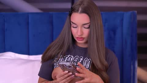 Milla online show from 15, 10, 2025