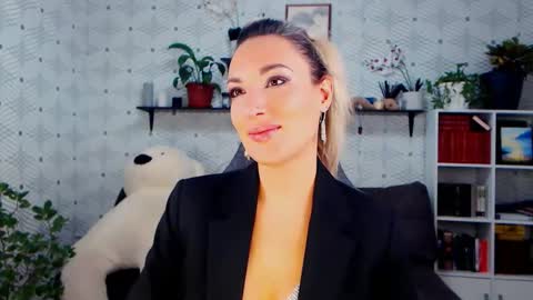 MillaXQueen online show from 21, 11, 2025