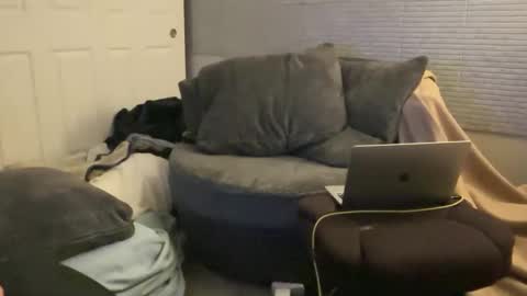 Snapshot of millerjdm chatting on 21, 12, 2024 SlimnHungOH online show from 21, 12, 2024