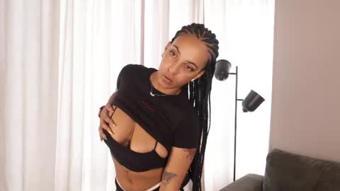 Snapshot of millie_volturi chatting on 9, 7, 2026 millie_volturi online show from 9, 7, 2026