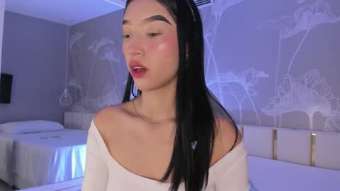 Snapshot of millieskinny_ chatting on 22, 12, 2025 Ana Maria online show from 22, 12, 2025