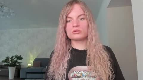 Snapshot of millikira006 chatting on 20, 4, 2026 mili-kira online show from 20, 4, 2026