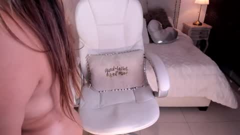 Snapshot of milly_white chatting on 5, 3, 2026 Milena online show from 5, 3, 2026