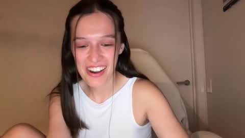Snapshot of millypetite chatting on 23, 10, 2025 Milly online show from 23, 10, 2025
