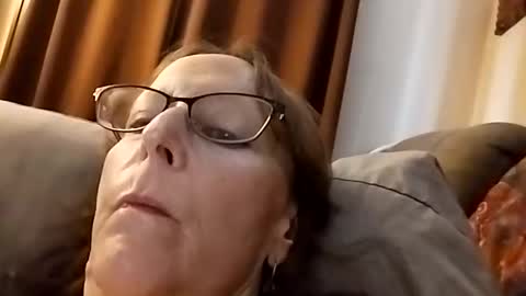 Snapshot of miloanj chatting on 5, 4, 2026 miloanj online show from 5, 4, 2026