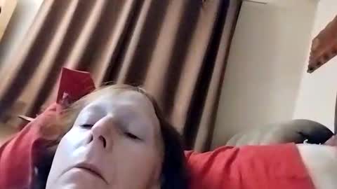 Snapshot of miloanj chatting on 21, 4, 2026 miloanj online show from 21, 4, 2026