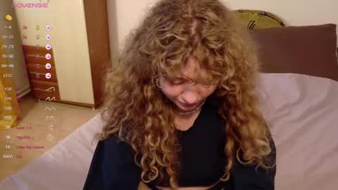 Snapshot of milounee chatting on 17, 4, 2026 milounee online show from 17, 4, 2026