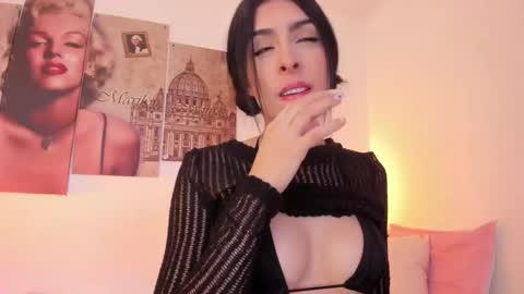 Snapshot of milu_cooper chatting on 13, 10, 2025 milu modelo independiente .onlyfans kmila model online show from 13, 10, 2025