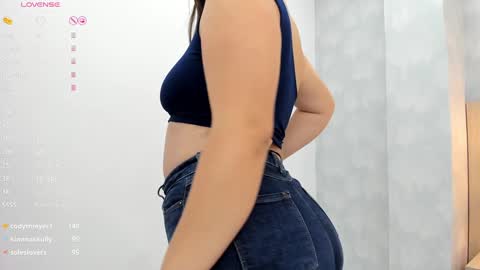 Snapshot of milu_gomez chatting on 4, 12, 2024 Milu Gomez online show from 4, 12, 2024