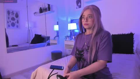 Miluu DH online show from 13, 11, 2025