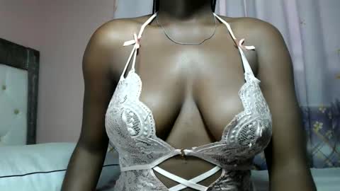 Snapshot of mimiebony chatting on 10, 5, 2026 mimiebony online show from 10, 5, 2026