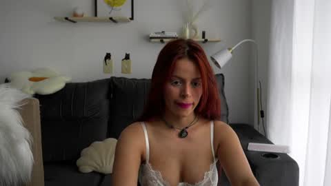 Snapshot of mimifoxz chatting on 2, 11, 2025 Mimi online show from 2, 11, 2025