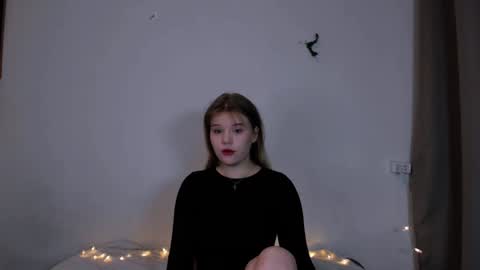 hi Im Mina  online show from 5, 1, 2025