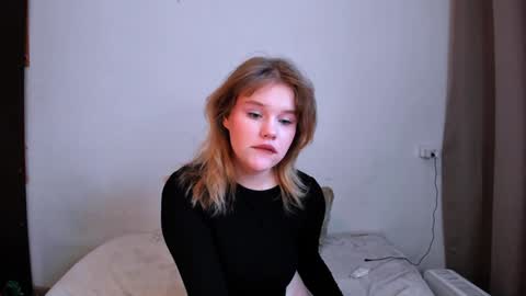 hi Im Mina  online show from 7, 1, 2025