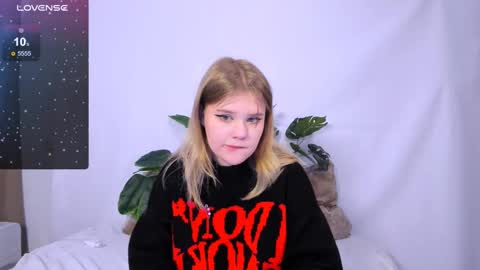 hi Im Mina  online show from 4, 3, 2025