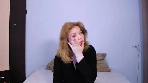 hi Im Mina  online show from 15, 9, 2025