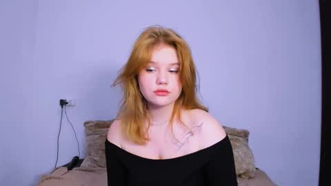 hi Im Mina  online show from 28, 11, 2025